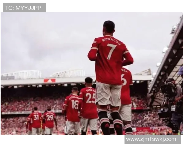 韩国足球明星加盟曼联引发热议球迷期待新赛季表现